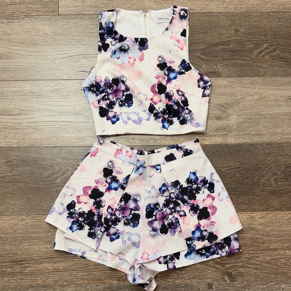 NWOT Tiger Mist Floral Two-Piece Set Size Small!